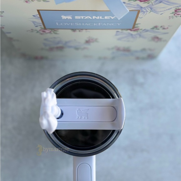 Stanley Loveshackfancy Rosa Beaux Blue The Quencher H2.0 Flowstate Tumbler 20 oz - Picture 6 of 10